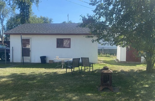 Thunder Bay House | Spacious 5 Bedroom sleeps 10, 2 story semi, 2 free laundry, free parking on/off