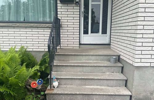 Thunder Bay House | Spacious 5 Bedroom sleeps 10, 2 story semi, 2 free laundry, free parking on/off