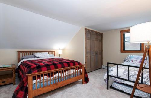 Chester House | Spacious 5-bedroom Chalet with AC and WiFi in charming Chester