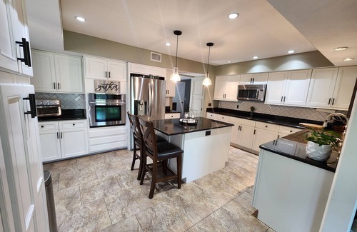 South Gate Ridge House | Spacious 5-bedroom Farmhouse style house in Sarasota Close to Beach Large Pool!