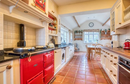 New Forest District Apartment | Spacious 5-bedroom home with cinema room, Aga kitchen & forest walks