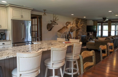 Broadalbin House | Spacious 5-bedroom house in charming Broadalbin directly on the lake