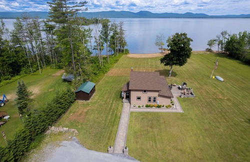 Broadalbin House | Spacious 5-bedroom house in charming Broadalbin directly on the lake
