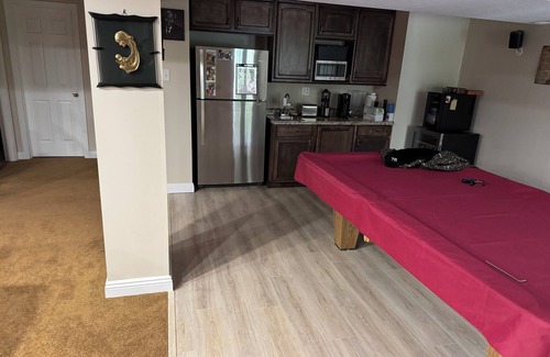 Moon Township House | Spacious 5-bedroom house in nice Coraopolis w/WiFi, AC, fitness room and a pool