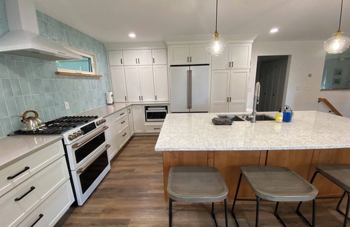 Williamsburg House | Spacious 5-bedroom house just outside the Village of Elk Rapids with AC, WiFi