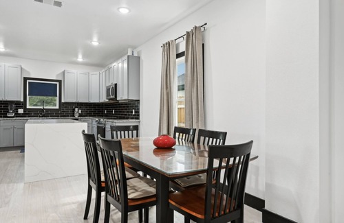 Fort Worth House | Spacious 5-bedroom house in delightful Fort Worth with WiFi, AC