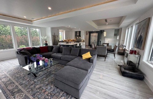 Loveladies House | Spacious 5-bedroom house in fabulous Long Beach with AC, WiFi