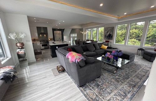 Loveladies House | Spacious 5-bedroom house in fabulous Long Beach with AC, WiFi