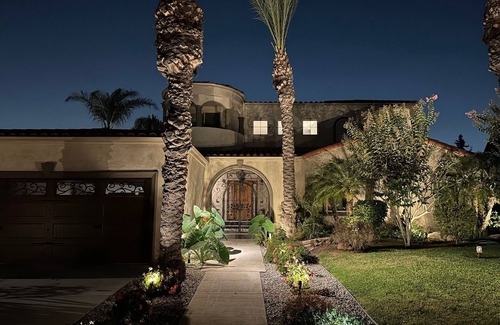 Los Cerritos House | Spacious 5-bedroom house with WiFi, AC in brilliant Long Beach
