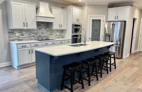 Buechel House | Spacious 5-bedroom house in Walking Distance to Restaurants