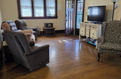 Miles City House | Spacious 5-bedroom house in marvelous Miles City with WiFi, AC