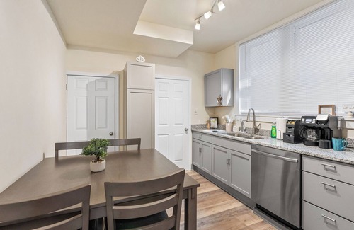 Wilmington House | Spacious 5-bedroom house in charming Wilmington with WiFi, AC