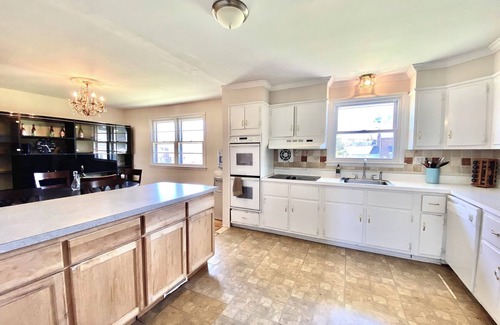 Wilmington House | Spacious 5-bedroom house in welcoming Wilmington with WiFi, AC, Large Yard