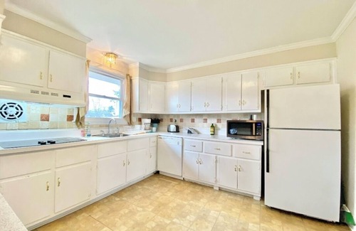 Wilmington House | Spacious 5-bedroom house in welcoming Wilmington with WiFi, AC, Large Yard