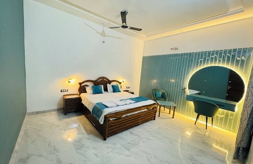 Amritsar Bed & Breakfast | Spacious 5-Bedroom Homestay with Attached Washrooms, near Amritsar Airport.