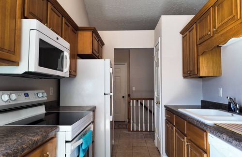 Camdenton House | Spacious 5-bedroom house in charming Camdenton with AC, WiFi