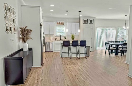 Toddville Road House | Spacious 5-bedroom house in Prime Charlotte Location with Garage & Fenced Yard