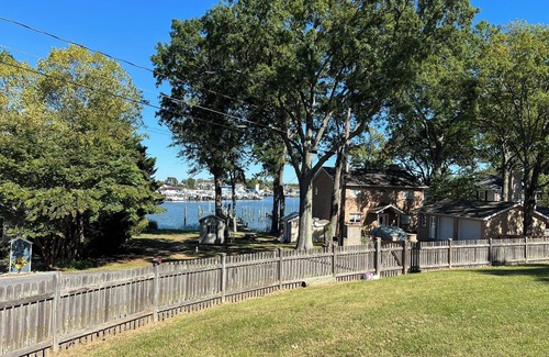Mayo House | Spacious 5-bedroom house with Pier, AC and WiFi in delightful Edgewater