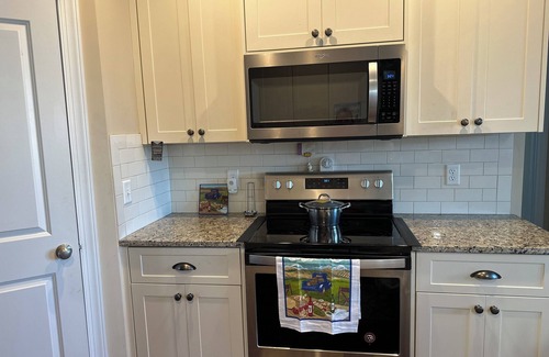 Grovetown House | Spacious 5-bedroom house with WiFi and AC in marvelous Grovetown. Walking trail.