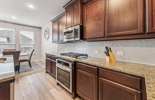 South Arlington House | Spacious 5-bedroom house in charming Mansfield with AC