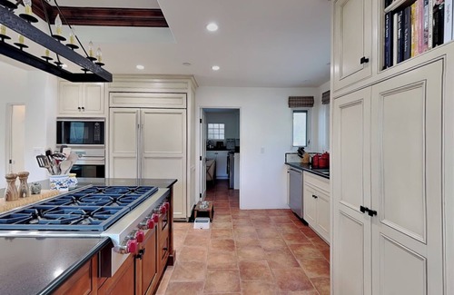 Montecito House | Spacious 5-bedroom house in delightful Montecito with AC
