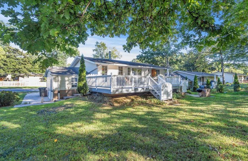 Aspen Hill House | Spacious 5-Bedroom House in Rockville Fast WiFi, Gaming Area & Fenced Yard