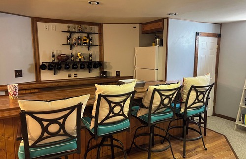 Waterford House | Spacious 5-bedroom house with WiFi and AC in charming Waterford close to water.