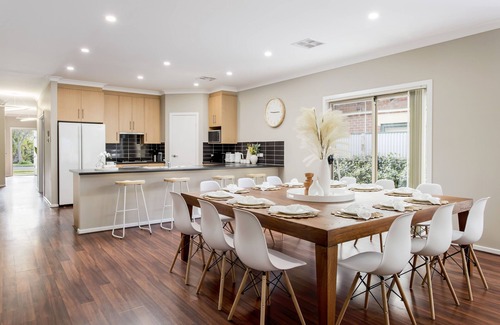 Adelaide Central Business District House | Spacious 5 Bedroom Home Ideal for Families and Large Groups