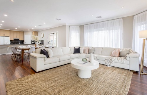 Adelaide Central Business District House | Spacious 5 Bedroom Home Ideal for Families and Large Groups