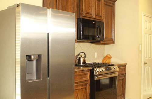 Riverpark West House | Spacious 5-bedroom home with WiFi, AC, Smart TV, in nice Sugar Land neighborhood