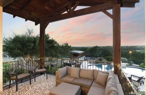 Boerne House | Spacious 5-bedroom home on private 9 ac. WiFi, AC, fitness in superb location