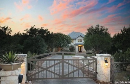 Boerne House | Spacious 5-bedroom home on private 9 ac. WiFi, AC, fitness in superb location