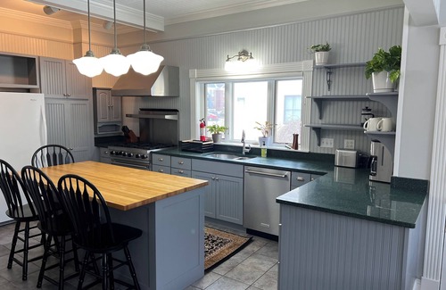 Brandon House | Spacious 5-bedroom home in downtown Brandon