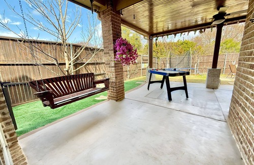 Rowlett House | Spacious 5 Bedroom Home Luxury Outdoor Space Ideal for Families & Remote Work