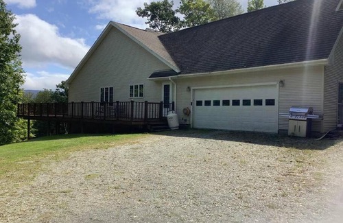 Shaftsbury House | Spacious 5 bedroom home, private mountain setting