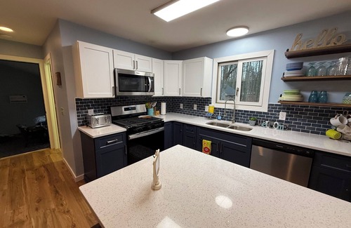 Benzonia House | Spacious 5-bedroom house just 5 min drive to Crystal Mountain Resort