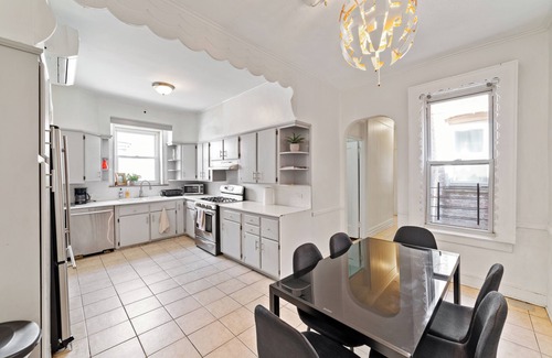 Crown Heights House | Spacious 5-bedroom house in enjoyable Brooklyn