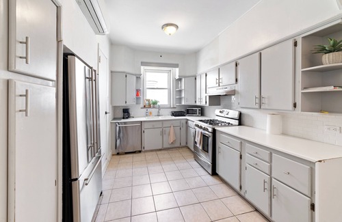 Crown Heights House | Spacious 5-bedroom house in enjoyable Brooklyn