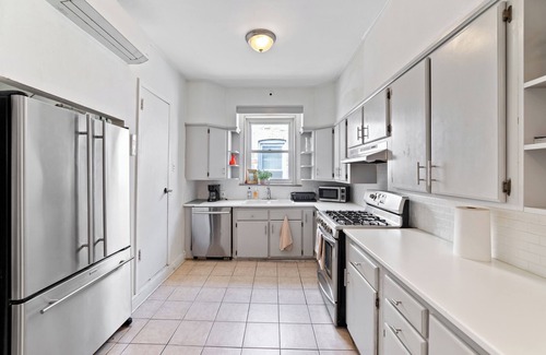 Crown Heights House | Spacious 5-bedroom house in enjoyable Brooklyn