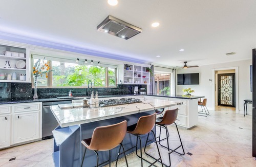 Pasadena House | Spacious 5-bedroom house with Pool, Tennis Court, and Fitness Room!