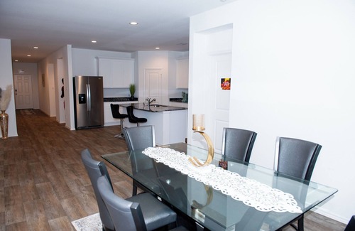 Rosenberg House | Spacious 5-bedroom house with WiFi and AC in charming Richmond.