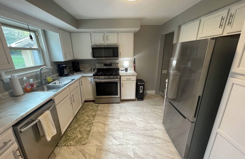 Rockford House | Spacious 5-bedroom house with AC and WiFi in brilliant Machesney Park