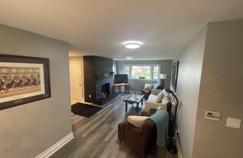 Rockford House | Spacious 5-bedroom house with AC and WiFi in brilliant Machesney Park