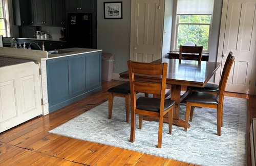 Potts Grove House | Spacious 5-bedroom house in nice Winfield with WiFi, Pool and Hot tub