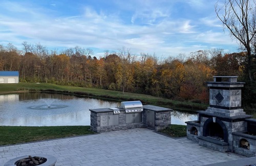 Potts Grove House | Spacious 5-bedroom house in nice Winfield with WiFi, Pool and Hot tub