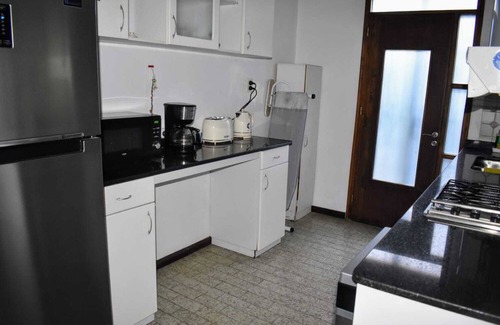 Mendoza City Center House | Spacious 5-bedroom house with WiFi, AC in phenomenal Mendoza