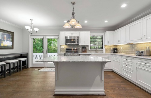 Sandy Springs House | Spacious 5-bedroom house in charming Sandy Springs with Hot Tub and Game Room