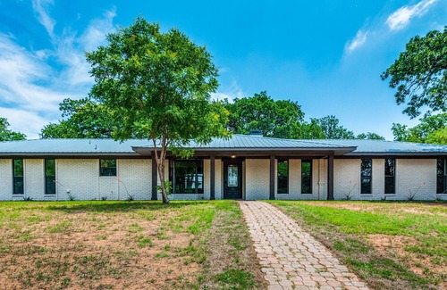 Corinth House | Spacious 5-bedroom house in delightful