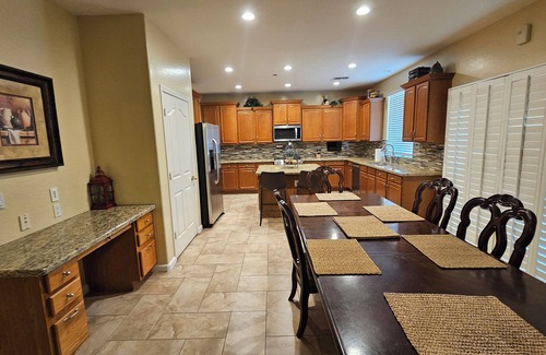 Maryvale House | Spacious 5-bedroom house 1.4 miles from Cardinals Stadium and West Gate shopping