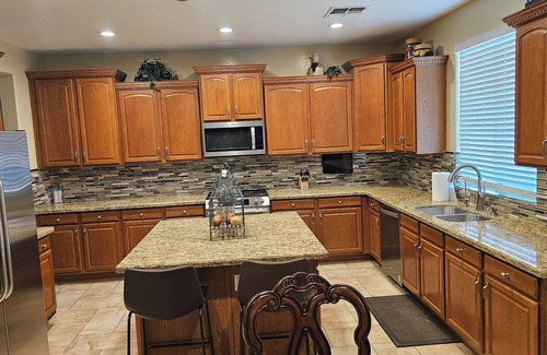 Maryvale House | Spacious 5-bedroom house 1.4 miles from Cardinals Stadium and West Gate shopping
